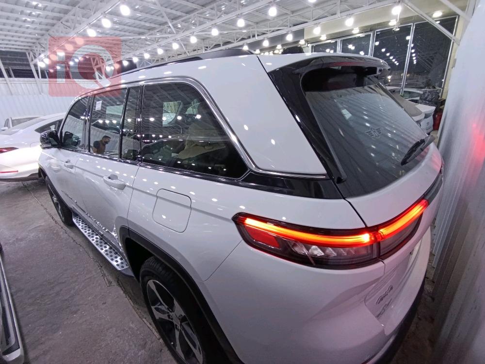 جیپ گراند شیرۆکی